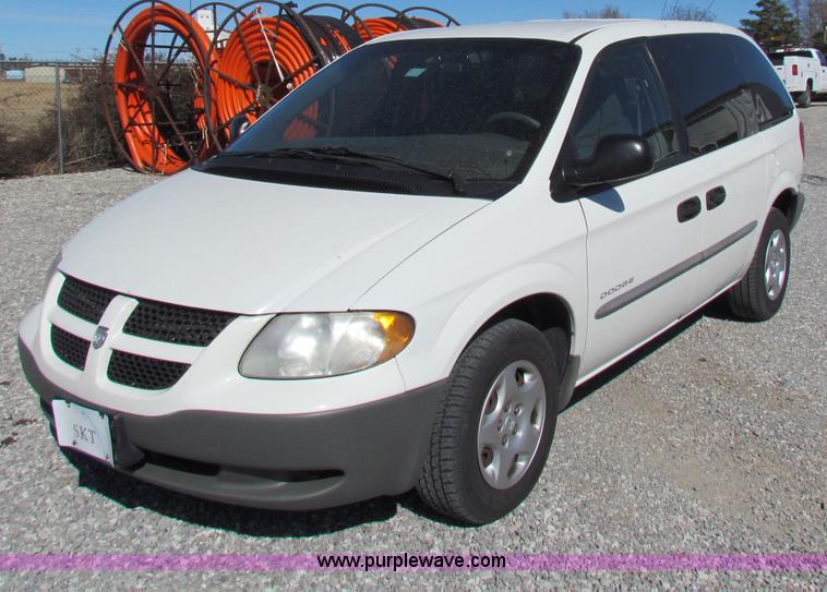 image for item B7151 2001 Dodge Caravan SE mini van
