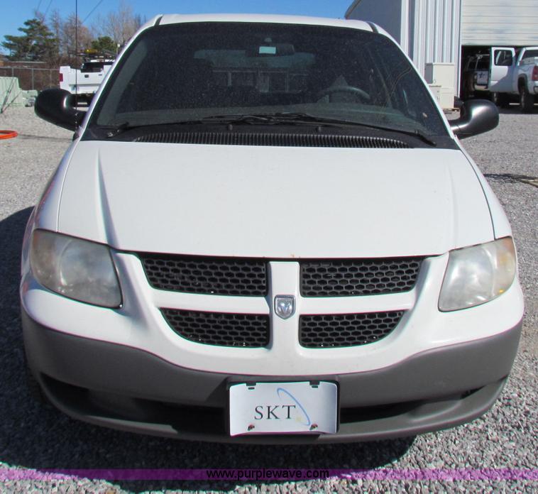 image for item B7151 2001 Dodge Caravan SE mini van