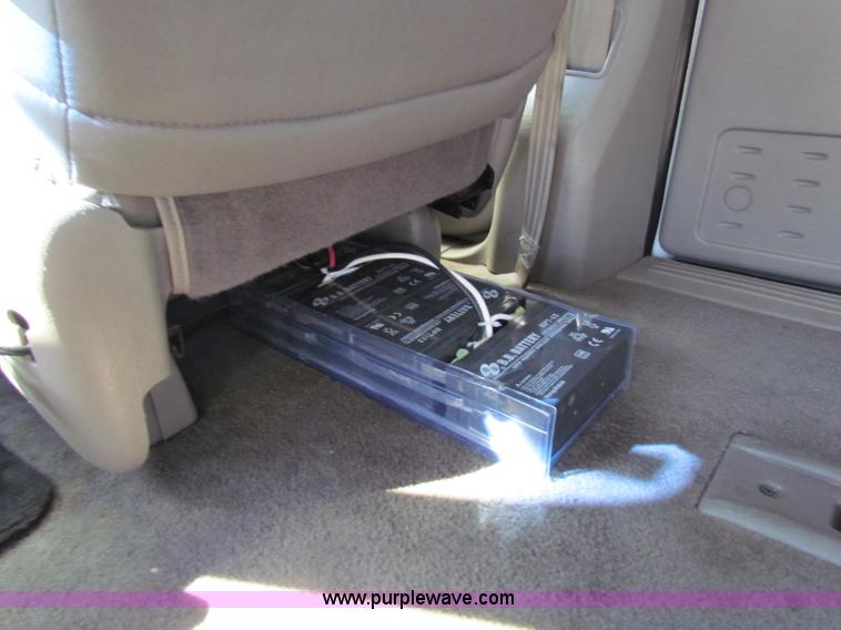 image for item B7151 2001 Dodge Caravan SE mini van