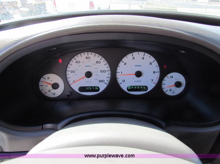 image for item B7151 2001 Dodge Caravan SE mini van