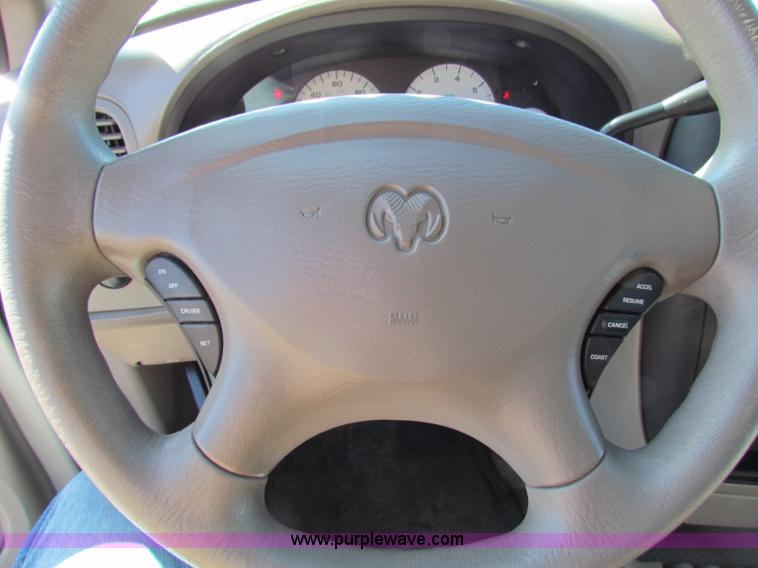 image for item B7151 2001 Dodge Caravan SE mini van