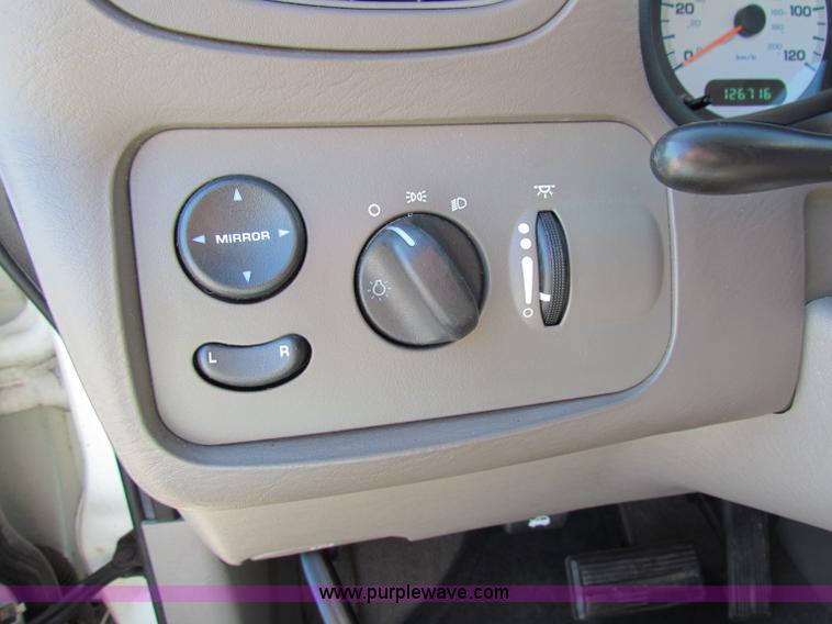 image for item B7151 2001 Dodge Caravan SE mini van