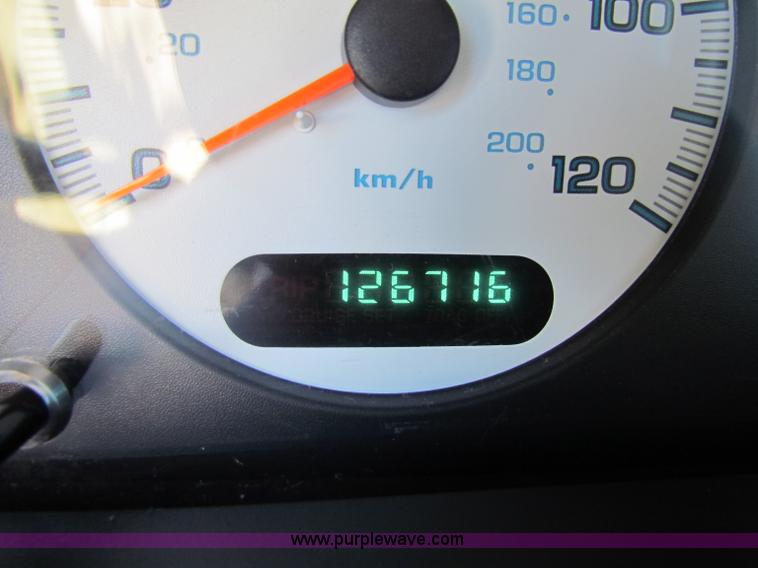 image for item B7151 2001 Dodge Caravan SE mini van