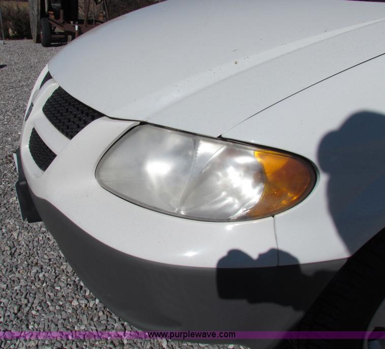 image for item B7151 2001 Dodge Caravan SE mini van