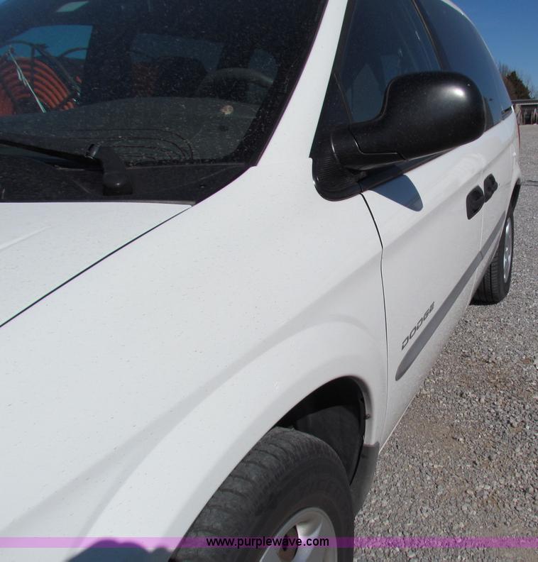 image for item B7151 2001 Dodge Caravan SE mini van