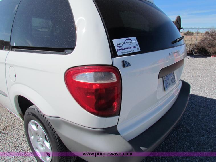 image for item B7151 2001 Dodge Caravan SE mini van