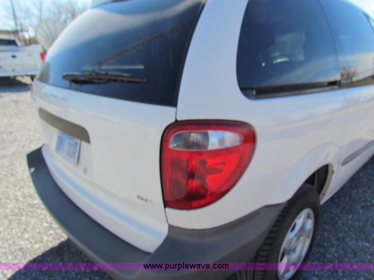 image for item B7151 2001 Dodge Caravan SE mini van