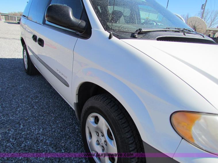 image for item B7151 2001 Dodge Caravan SE mini van
