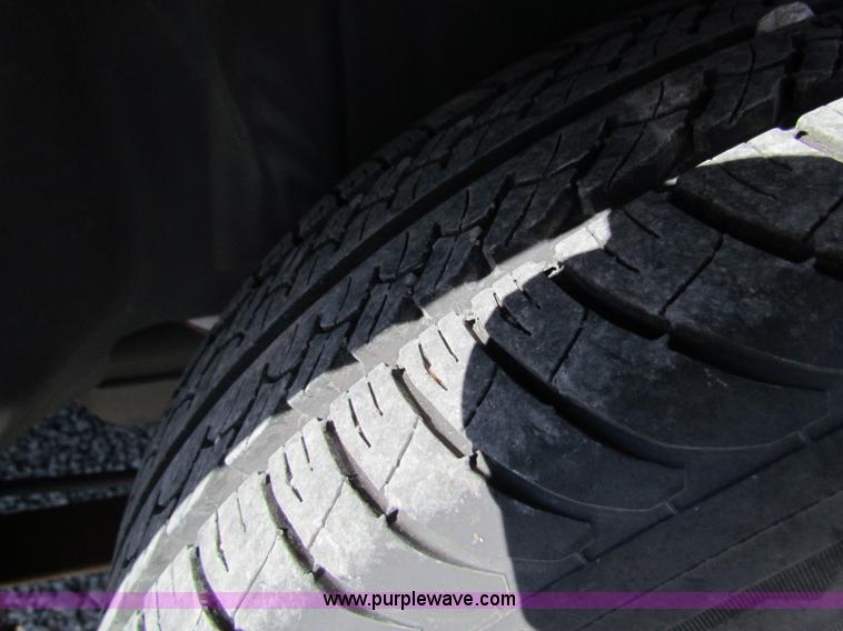 image for item B7151 2001 Dodge Caravan SE mini van