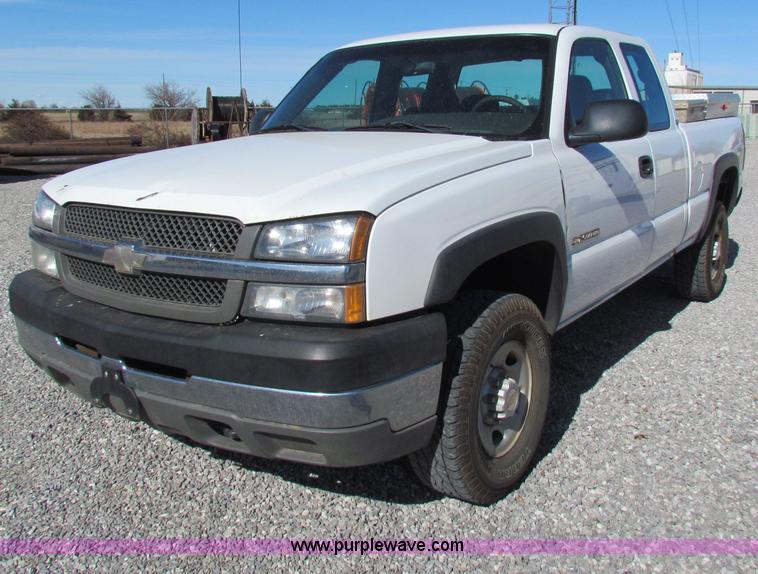 image for item B7152 2003 Chevrolet 2500HD pickup truck