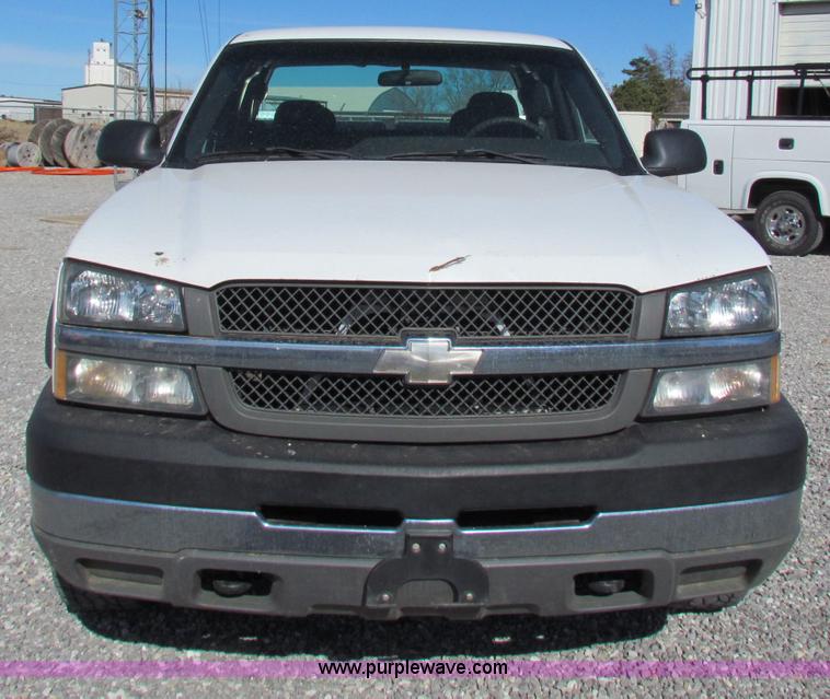 image for item B7152 2003 Chevrolet 2500HD pickup truck