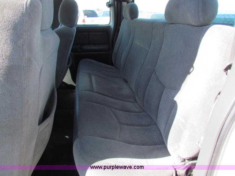 image for item B7152 2003 Chevrolet 2500HD pickup truck