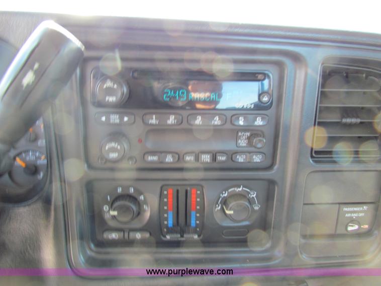 image for item B7152 2003 Chevrolet 2500HD pickup truck