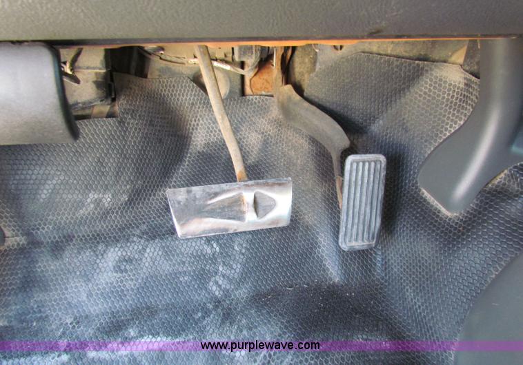 image for item B7152 2003 Chevrolet 2500HD pickup truck