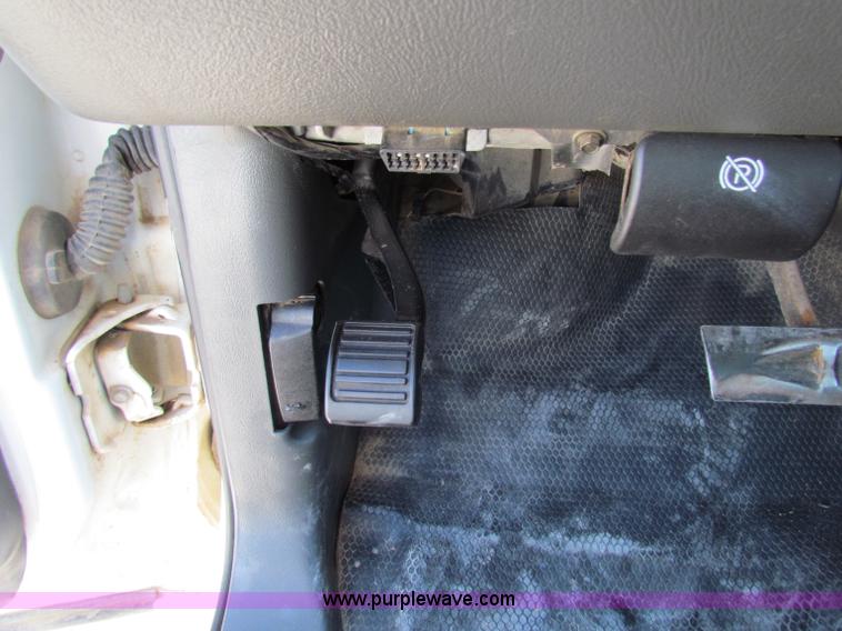 image for item B7152 2003 Chevrolet 2500HD pickup truck