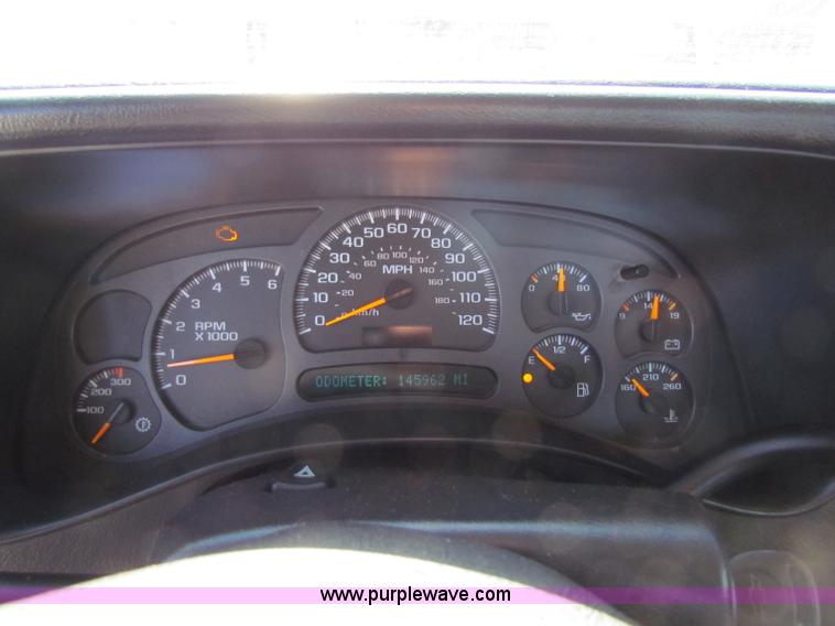 image for item B7152 2003 Chevrolet 2500HD pickup truck