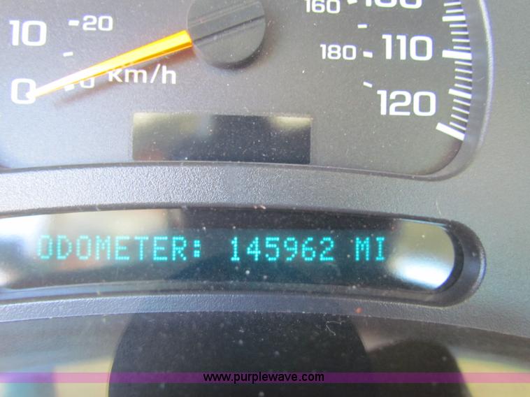 image for item B7152 2003 Chevrolet 2500HD pickup truck