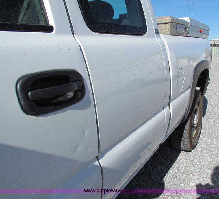 image for item B7152 2003 Chevrolet 2500HD pickup truck
