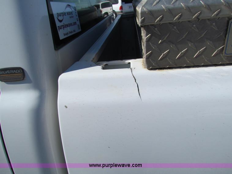 image for item B7152 2003 Chevrolet 2500HD pickup truck