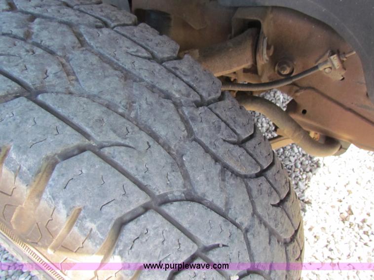 image for item B7152 2003 Chevrolet 2500HD pickup truck