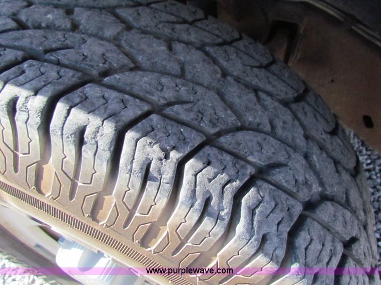 image for item B7152 2003 Chevrolet 2500HD pickup truck