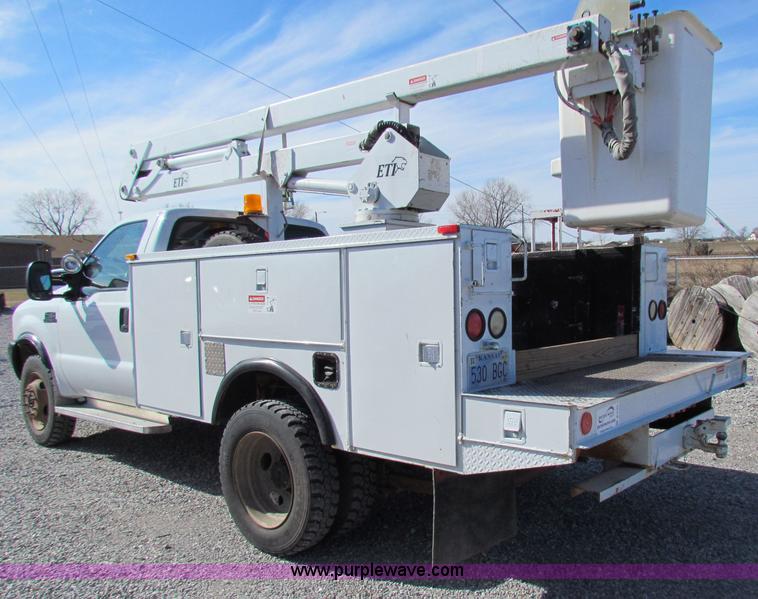 image for item B7154 1999 Ford F450 XL Super Duty utility truck