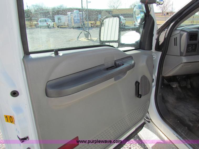 image for item B7154 1999 Ford F450 XL Super Duty utility truck