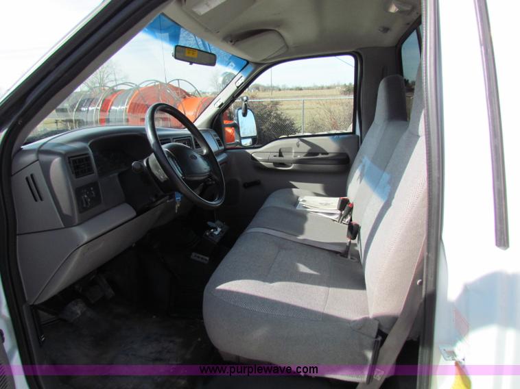 image for item B7154 1999 Ford F450 XL Super Duty utility truck