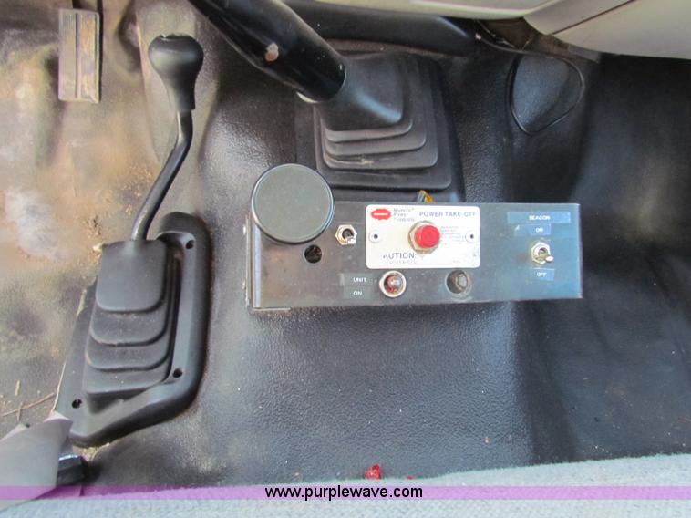 image for item B7154 1999 Ford F450 XL Super Duty utility truck