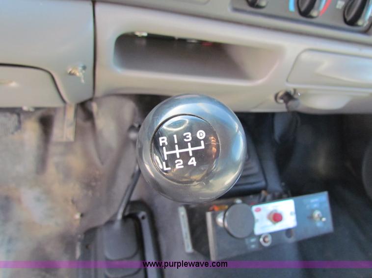 image for item B7154 1999 Ford F450 XL Super Duty utility truck