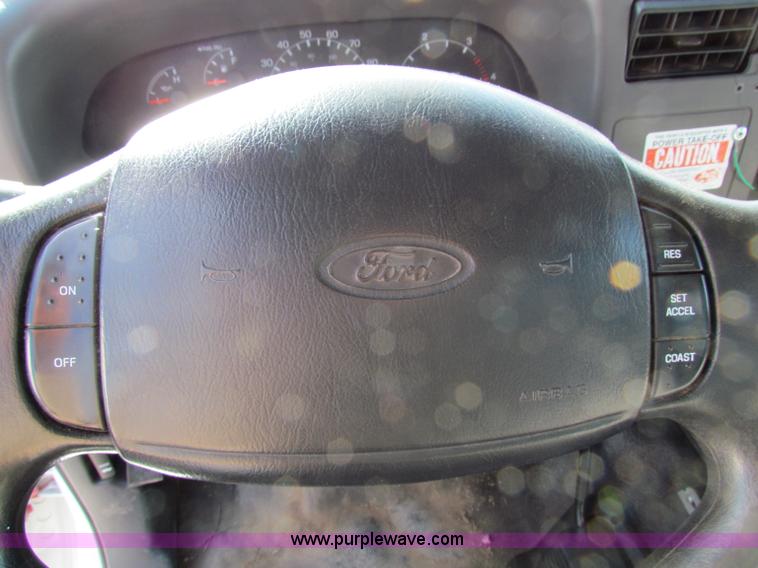 image for item B7154 1999 Ford F450 XL Super Duty utility truck