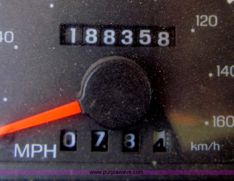 image for item B7154 1999 Ford F450 XL Super Duty utility truck