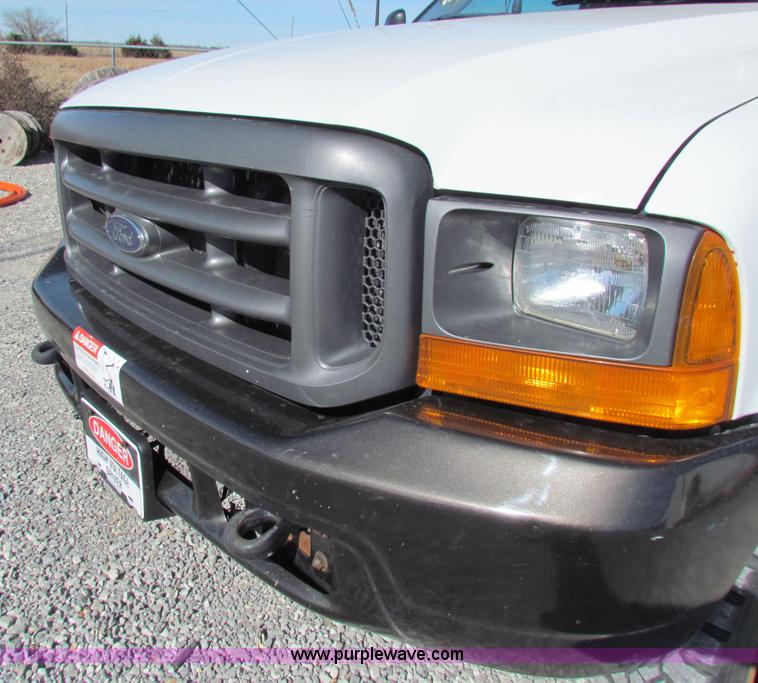 image for item B7154 1999 Ford F450 XL Super Duty utility truck