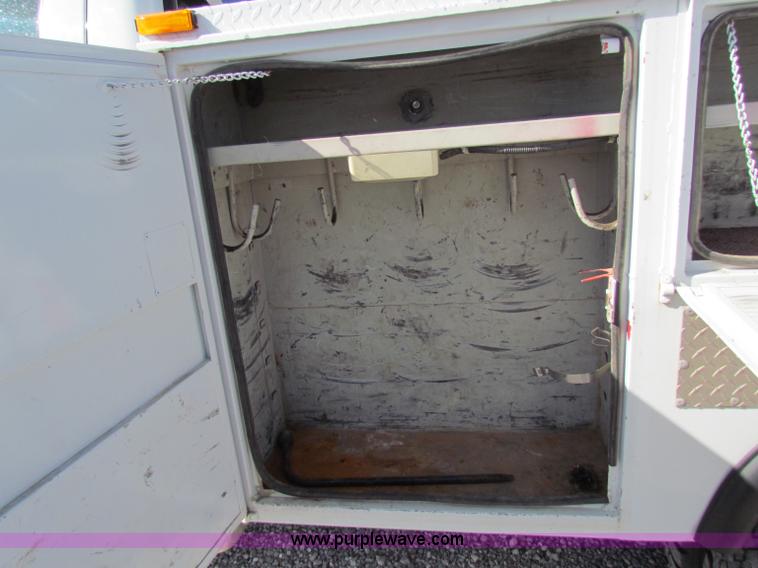 image for item B7154 1999 Ford F450 XL Super Duty utility truck