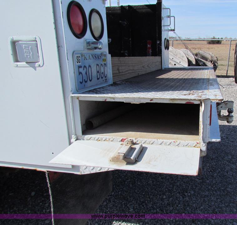 image for item B7154 1999 Ford F450 XL Super Duty utility truck