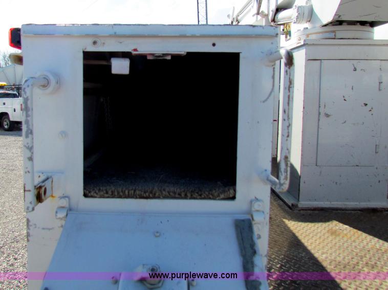 image for item B7154 1999 Ford F450 XL Super Duty utility truck