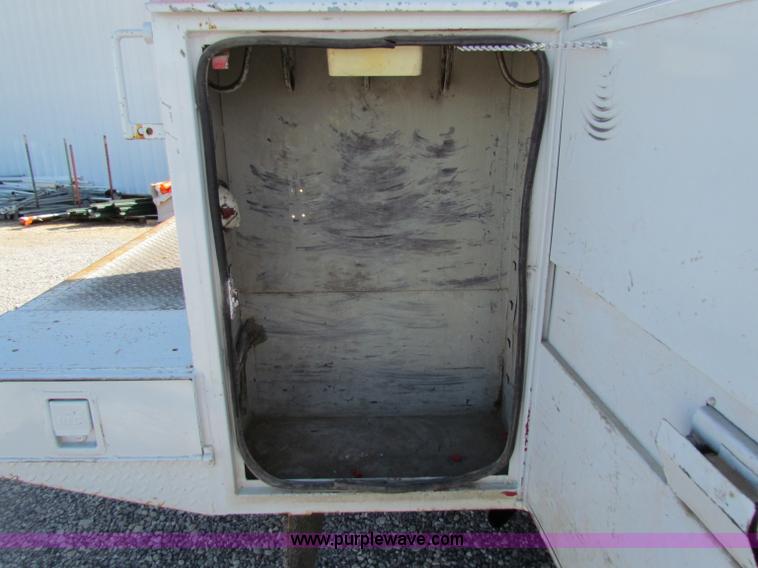 image for item B7154 1999 Ford F450 XL Super Duty utility truck