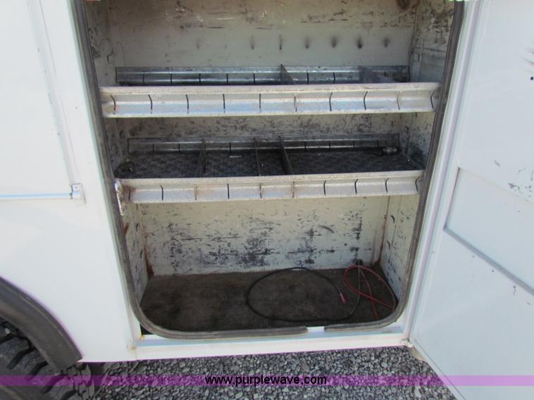 image for item B7154 1999 Ford F450 XL Super Duty utility truck