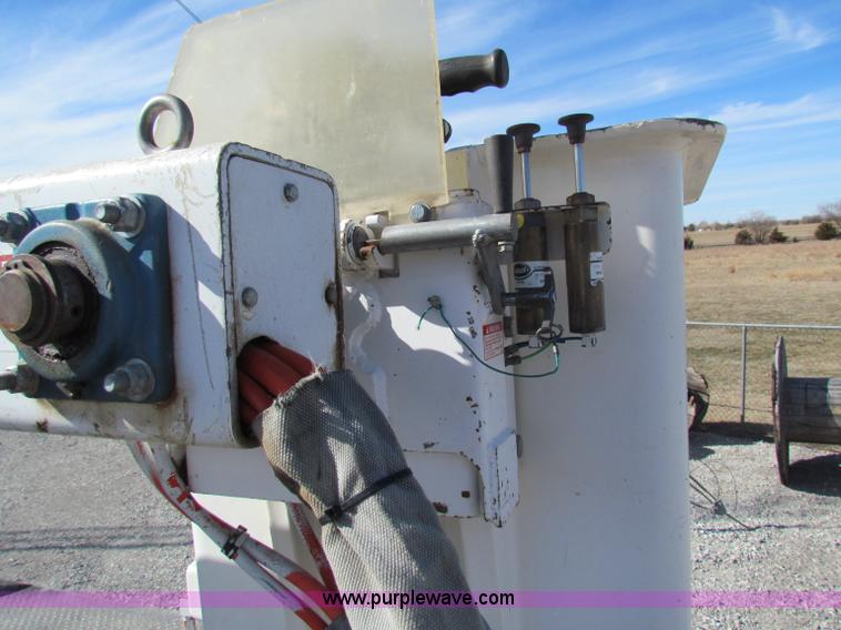 image for item B7154 1999 Ford F450 XL Super Duty utility truck