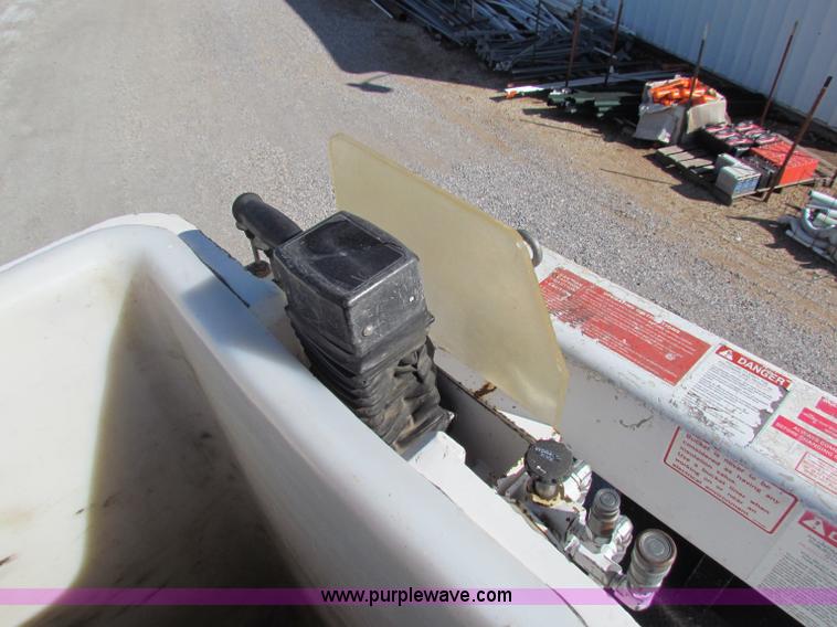 image for item B7154 1999 Ford F450 XL Super Duty utility truck