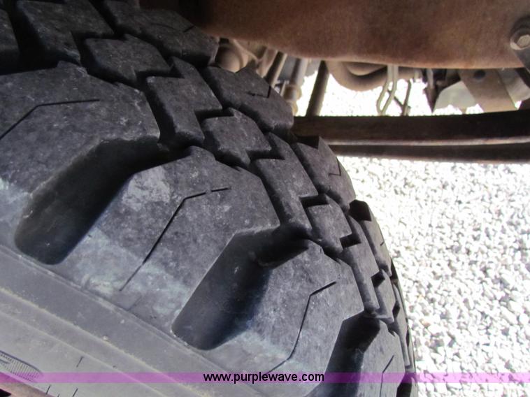 image for item B7154 1999 Ford F450 XL Super Duty utility truck