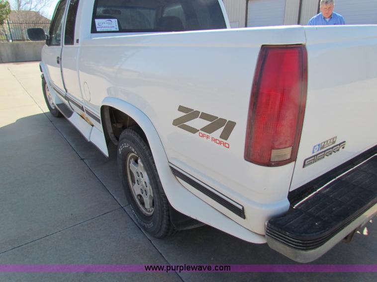 image for item B7194 1994 GMC Sierra K2500 extended cab pickup truck