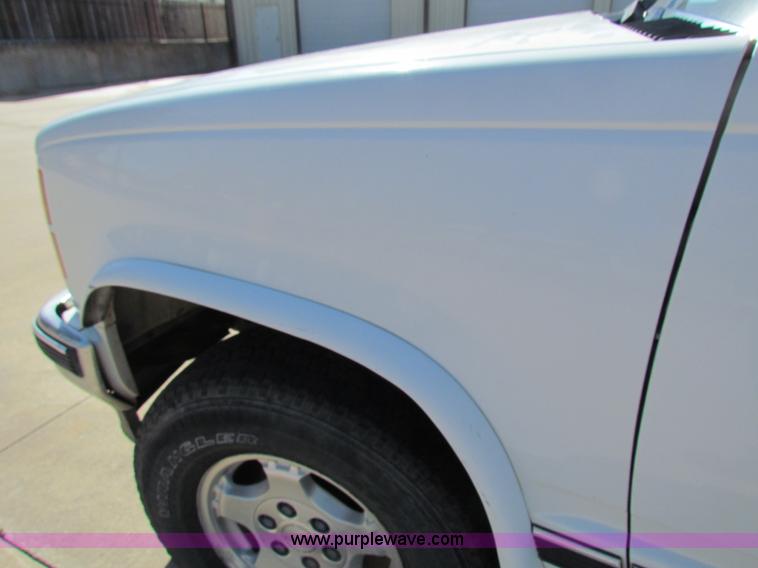 image for item B7194 1994 GMC Sierra K2500 extended cab pickup truck