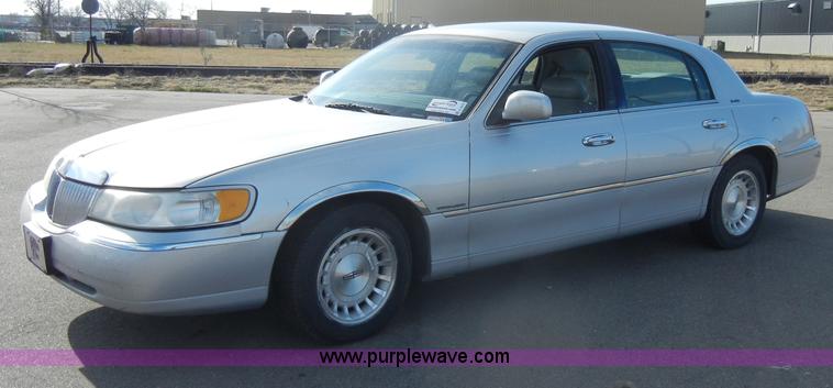 image for item C4210 1998 Lincoln Town Car Executive