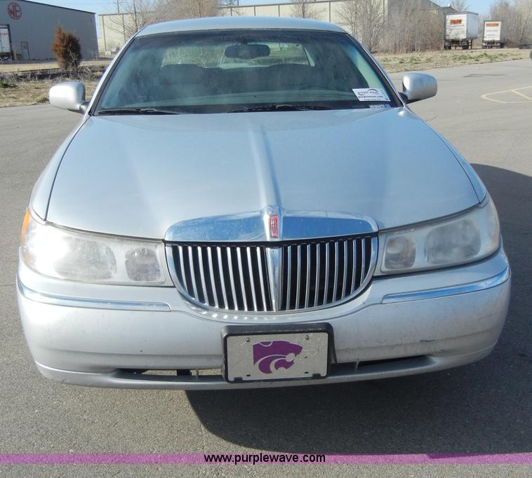 image for item C4210 1998 Lincoln Town Car Executive