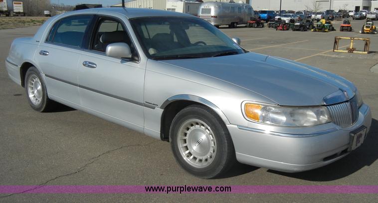 image for item C4210 1998 Lincoln Town Car Executive