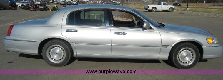 image for item C4210 1998 Lincoln Town Car Executive