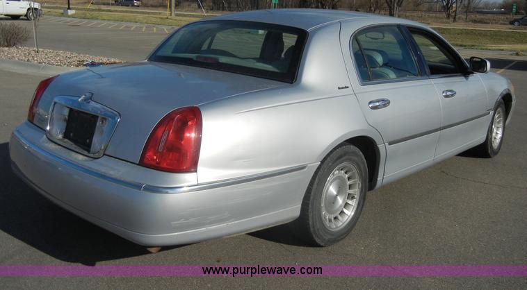 image for item C4210 1998 Lincoln Town Car Executive