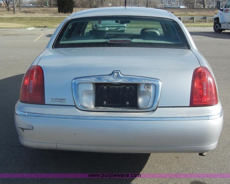 image for item C4210 1998 Lincoln Town Car Executive