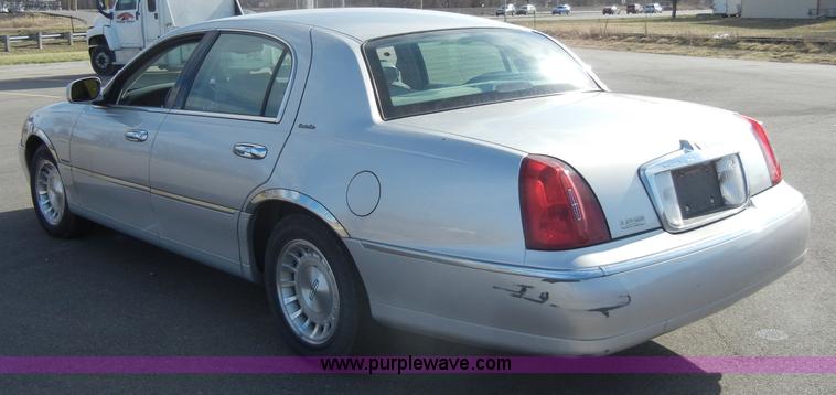 image for item C4210 1998 Lincoln Town Car Executive